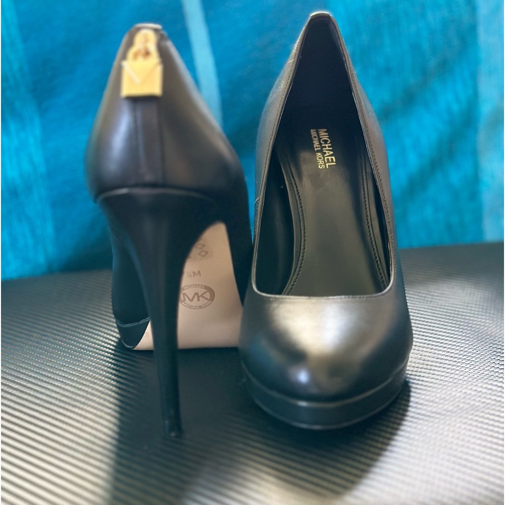 Michael Kors Antoinette Pump